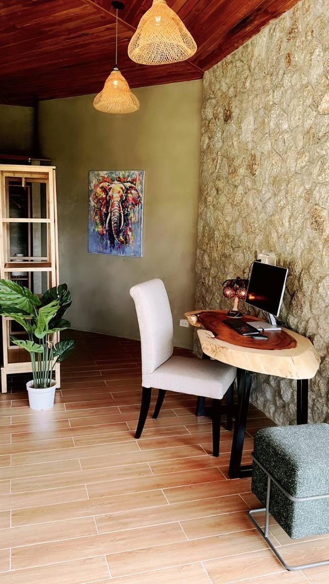 Aqualina Villa, Carbana Lodge, A Hidden Gem 1br